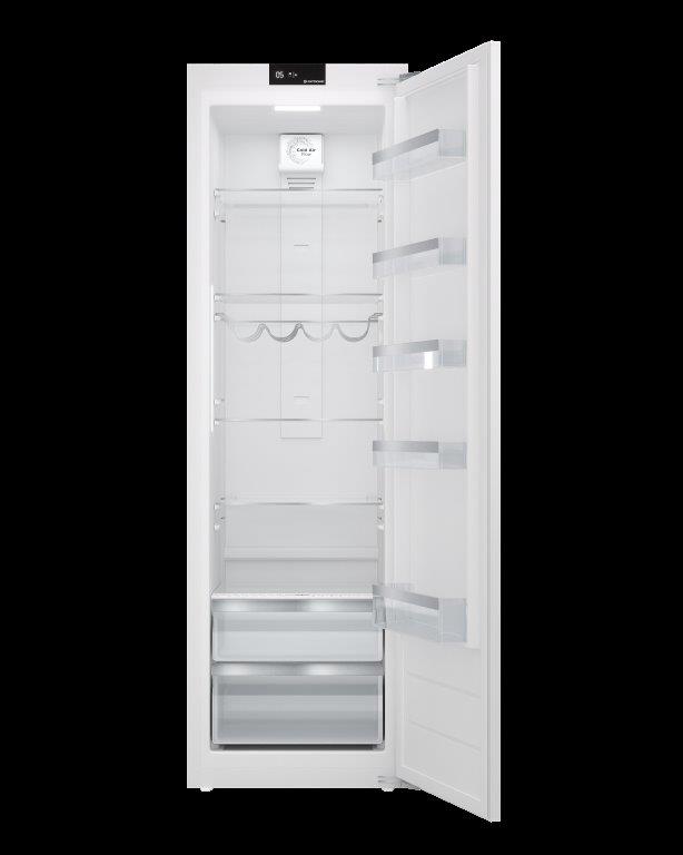 Refrigerador em ângulo aberto.